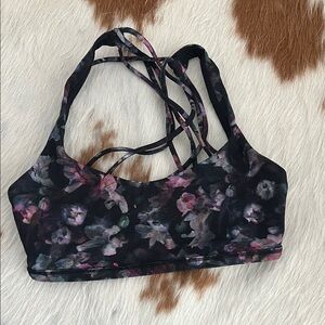 Lululemon women’s size 2 sports bra.  Perfect condition.